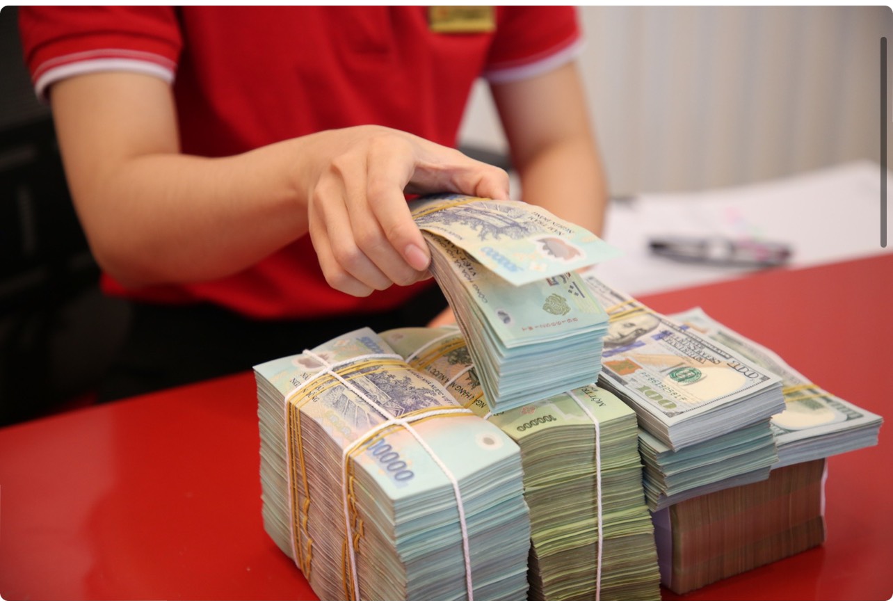 Để bù đắp tăng trưởng của tài sản có trọng số rủi ro, ngân hàng đẩy mạnh lãi suất trái phiếu lên gần 8%