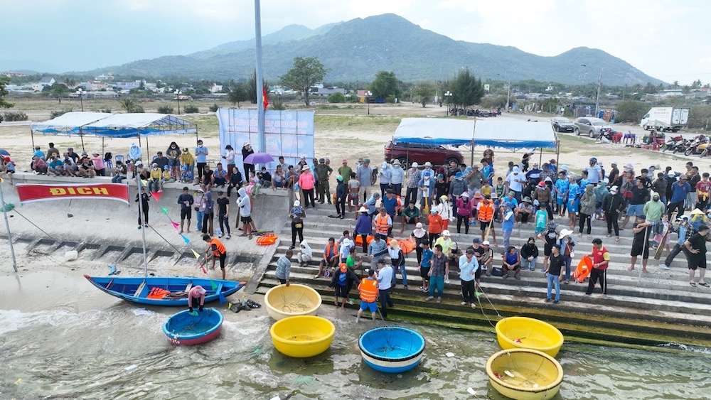 Hơn 30 ngàn người tham dự Lễ hội tôm hùm Cam Ranh 2024