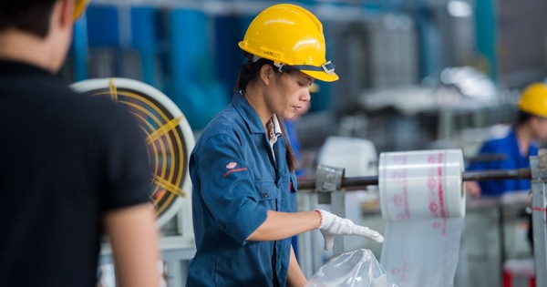 Không thể tiếp tục tăng trưởng dựa vào lao động giá rẻ